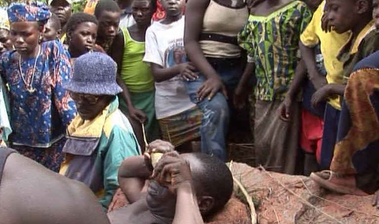 Au Togo, un documentaire fait bouger les rituels